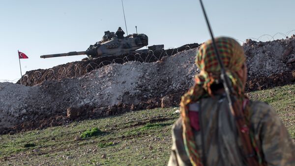 A Syrian Kurdish militia member of YPG patrols near a Turkish army tank as Turks work to build a new Ottoman tomb in the background in Esme village in Aleppo province, Syria, Sunday, Feb. 22, 2015 - Sputnik International