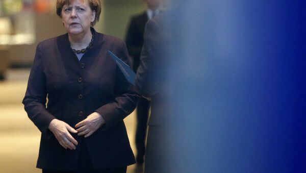 German Chancellor Angela Merkel waits to welcome Vietnam's President Truong Tan Sang at the Chancellery in Berlin, Germany, November 25, 2015. - Sputnik International