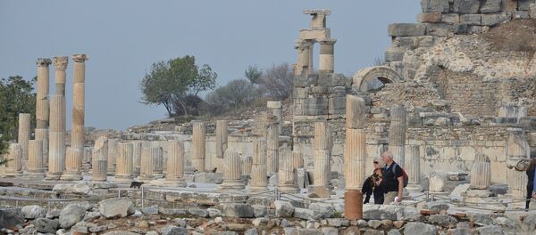 Long shot of the pillared Street of Curetes - Sputnik International