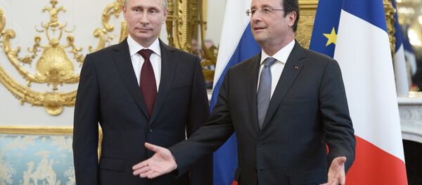 Russian President Vladimir Putin, left, and French President Francois Hollande. - Sputnik International