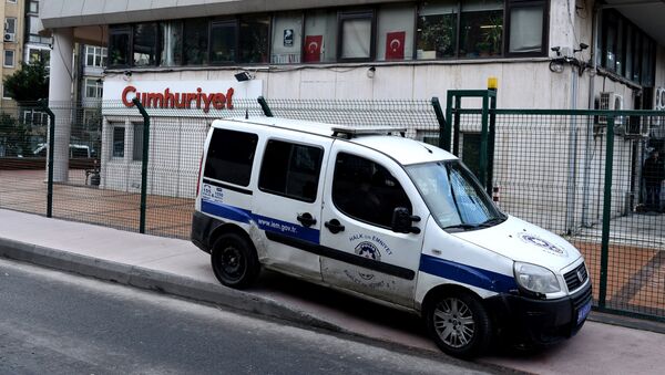 A police car stationed outside the headquarters of Cumhuriyet in Istanbul - Sputnik International