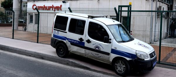 A police car stationed outside the headquarters of Cumhuriyet in Istanbul A police car stationed outside the headquarters of Cumhuriyet in Istanbul - Sputnik International