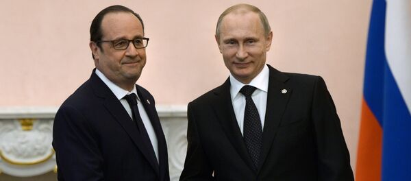 Russian President Vladimir Putin (right) and the French president Francois Hollande Russian President Vladimir Putin (right) and the French president Francois Hollande - Sputnik International