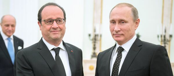 Russian President Vladimir Putin (right) and French President Francois Hollande meet in the Kremlin Russian President Vladimir Putin (right) and French President Francois Hollande meet in the Kremlin - Sputnik International