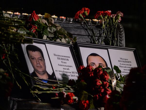 Portraits of lieutenant colonel Oleg Peshkov and mariner Alexander Pozynich, who were killed in Syria Portraits of lieutenant colonel Oleg Peshkov and mariner Alexander Pozynich, who were killed in Syria - Sputnik International