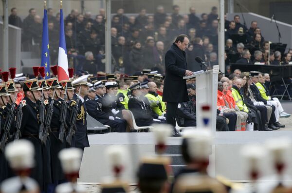 French President Francois Hollande delivers his speech during a ceremony to honor the 130 victims killed in the Nov. 13 attacks, in the courtyard of the Invalides in Paris, Friday, Nov. 27, 2015. French President Francois Hollande delivers his speech during a ceremony to honor the 130 victims killed in the Nov. 13 attacks, in the courtyard of the Invalides in Paris, Friday, Nov. 27, 2015. - Sputnik International