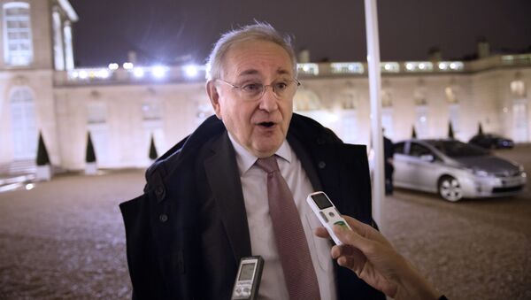 France's Solidarite et Progres (Solidarity and Progress) party former presidential candidate, Jacques Cheminade answers to journalists' questions after a meeting with France's President at the Elysee presidential palace on December 7, 2012 in Paris. - Sputnik International