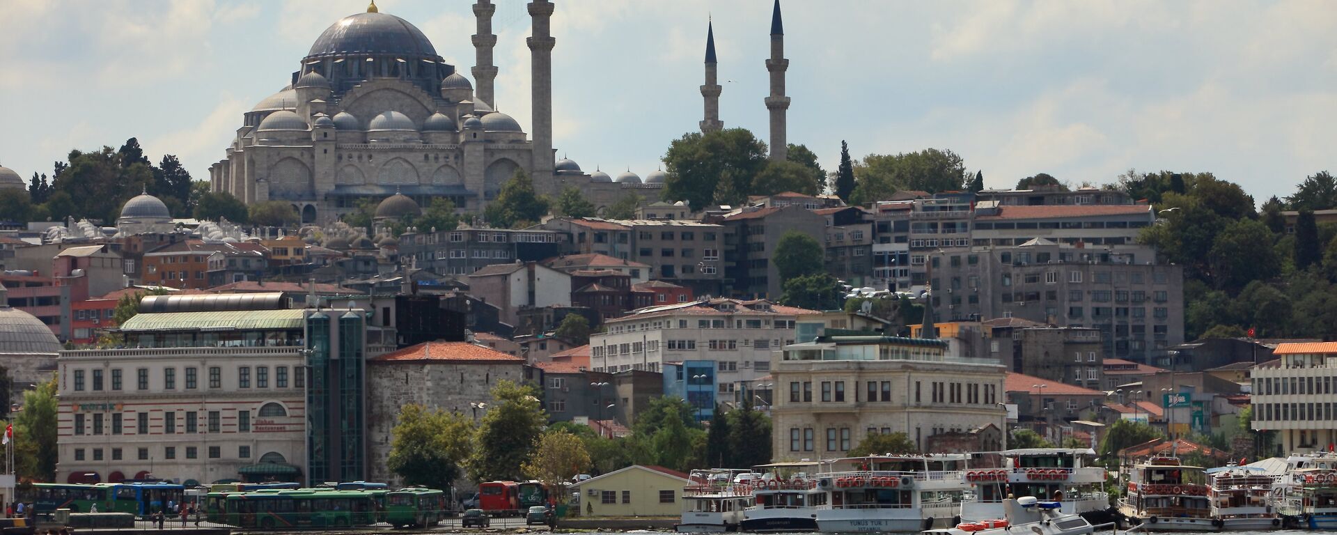 View of the Blue Mosque across the Bosphorus, Istanbul - Sputnik International, 1920, 06.12.2015