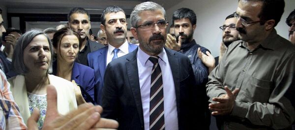 Tahir Elci, the head of Diyarbakir Bar Association, (C) is applauded by his colleagues as he leaves from his office in Diyarbakir, Turkey, early October 20, 2015 in this file photo Tahir Elci, the head of Diyarbakir Bar Association, (C) is applauded by his colleagues as he leaves from his office in Diyarbakir, Turkey, early October 20, 2015 in this file photo - Sputnik International