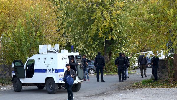 Police take security measures in Sur district where an unidentified gunman killed a top Kurdish lawyer in Kurdish dominated southeastern city of Diyarbakir - Sputnik International