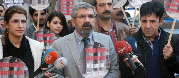 Tahir Elci, the head of Diyarbakir Bar Association, speaks to the media shortly before being killed in Diyarbakir, Turkey Tahir Elci, the head of Diyarbakir Bar Association, speaks to the media shortly before being killed in Diyarbakir, Turkey - Sputnik International