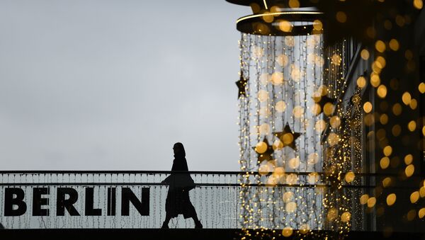 A woman walks past a Christmas decoration at a shopping mall in Berlin November 26, 2015 - Sputnik International