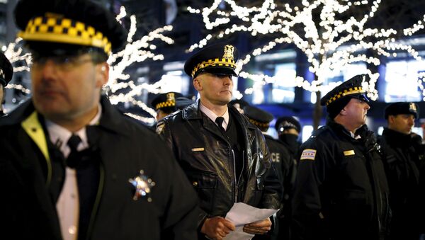 Police officers watch protesters during a demonstration in reaction to the fatal shooting of Laquan McDonald in Chicago, Illinois, November 27, 2015 - Sputnik International