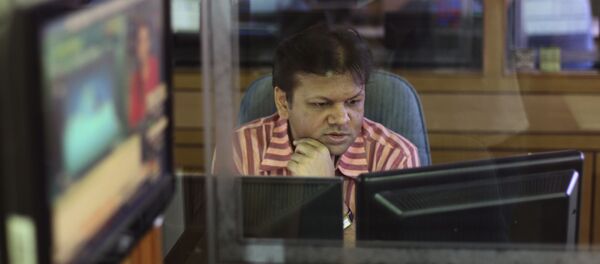An Indian stockbroker looks at a trading terminal at a stock brokerage in Mumbai, India, Thursday, Aug. 22, 2013 An Indian stockbroker looks at a trading terminal at a stock brokerage in Mumbai, India, Thursday, Aug. 22, 2013 - Sputnik International