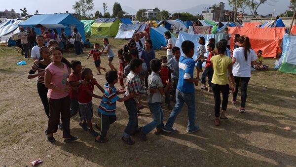Nepalese children play at a relief camp for survivors of the Nepal earthquake in Kathmandu on May 26, 2015 - Sputnik International