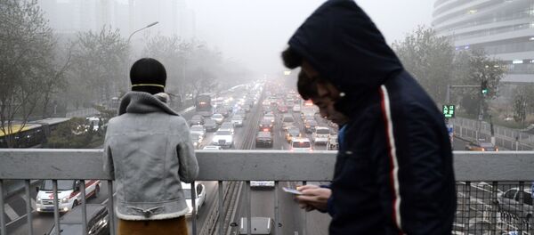 Pedestrians walk across a bridge in Beijing on December 1, 2015 - Sputnik International
