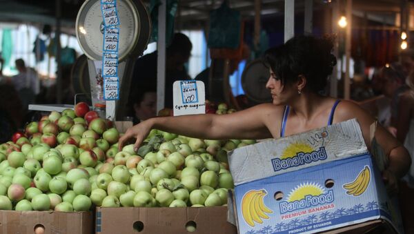 Selling apples in Krasnodar Territory - Sputnik International
