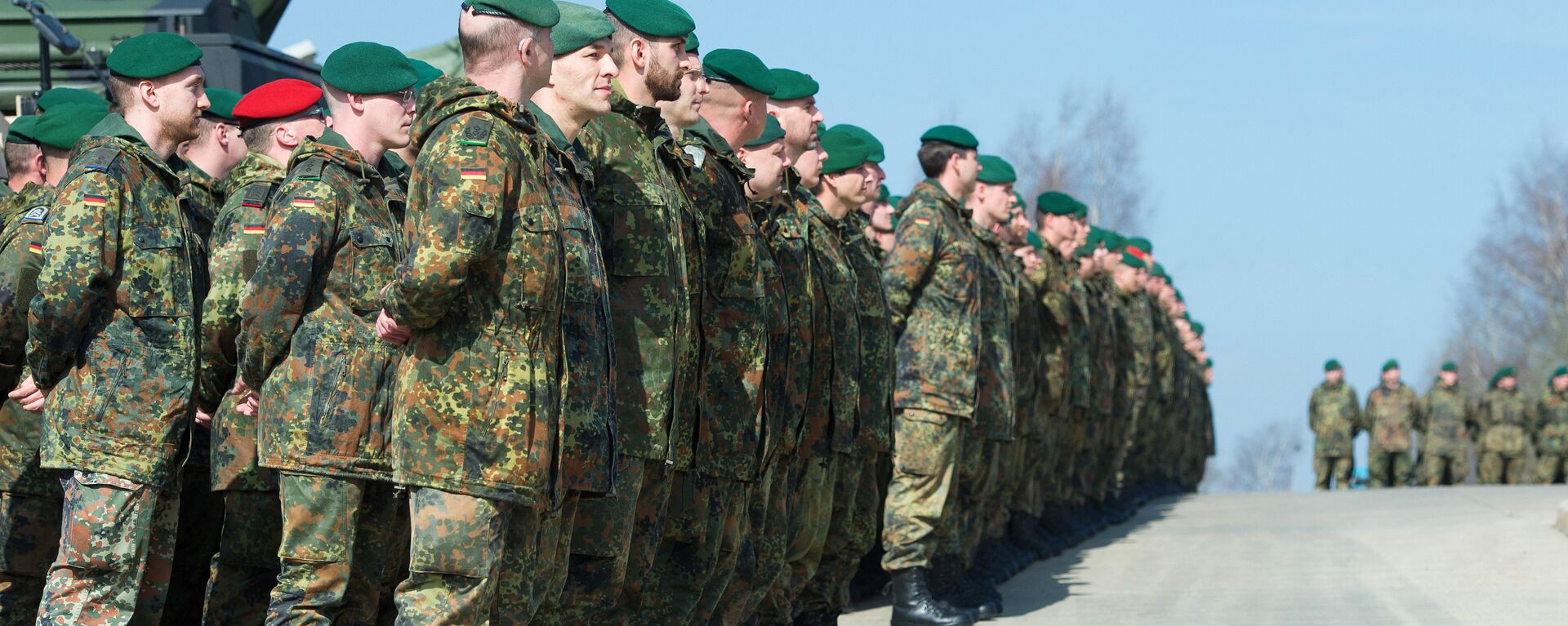 German army soldiers who are members of the Stabilisation forces line up at the barracks Erzgebirgskaserne in Marienberg, eastern Germany, on April 10, 2015, during a military exercise Noble Jump that is part of Nato Response Force - Sputnik International, 1920, 24.01.2022