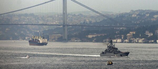 A Russian warship passes through the Bosphorus, in Istanbul, en route to the Mediterranean Sea, Tuesday, Oct. 6, 2015 A Russian warship passes through the Bosphorus, in Istanbul, en route to the Mediterranean Sea, Tuesday, Oct. 6, 2015 - Sputnik International