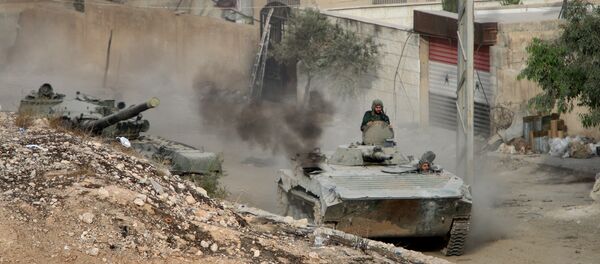 Syrian APC is followed by a tank in Harasta, northeast of Damascus, Syria, Thursday, Oct. 22, 2015 - Sputnik International