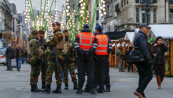 Belgian soldiers and police officers stand guard at Winter Wonders, a Christmas market in central Brussels, Belgium, November 27, 2015, following tight security measures linked to the fatal attacks in Paris - Sputnik International
