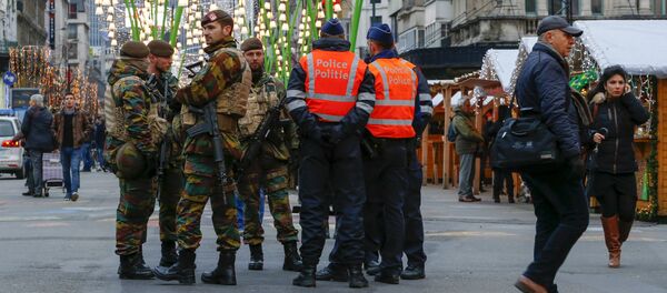 Belgian soldiers and police officers stand guard at Winter Wonders, a Christmas market in central Brussels, Belgium, November 27, 2015, following tight security measures linked to the fatal attacks in Paris Belgian soldiers and police officers stand guard at Winter Wonders, a Christmas market in central Brussels, Belgium, November 27, 2015, following tight security measures linked to the fatal attacks in Paris - Sputnik International