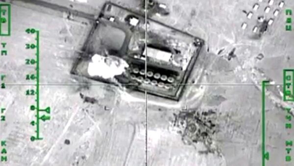 Russian airstrikes on the Daesh oil refineries - Sputnik International
