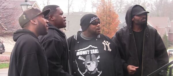 BROTHERS BRING THE HOOD TO THE 'BURBS AT CHRISTMAS - PRANK! BROTHERS BRING THE HOOD TO THE 'BURBS AT CHRISTMAS - PRANK! - Sputnik International