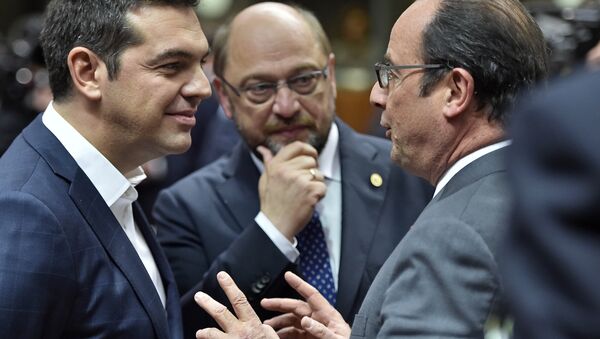 Greek Prime Minister Alexis Tsipras, left, and European Parliament President Martin Schultz listen to French President Francois Hollande, right, during the EU summit in Brussels, Belgium on Thursday, Oct. 15, 2015. - Sputnik International