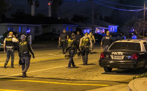Authorities guard the perimeter near the location of an officer-involved shooting Wednesday, Dec. 2, 2015, in San Bernardino, Calif., following a shooting that killed multiple people at a social services center for the disabled - Sputnik International
