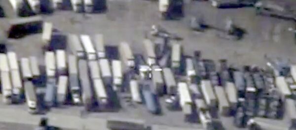 An undated still image taken from a video made available by the Russian Defence Ministry in Moscow, Russia December 2, 2015, shows the Turkish-Syrian border crossing. Russia's defence ministry officials displayed satellite images on Wednesday which they said showed columns of tanker trucks loading with oil at installations controlled by Islamic State in Syria and Iraq, and then crossing the border into neighbouring Turkey An undated still image taken from a video made available by the Russian Defence Ministry in Moscow, Russia December 2, 2015, shows the Turkish-Syrian border crossing. Russia's defence ministry officials displayed satellite images on Wednesday which they said showed columns of tanker trucks loading with oil at installations controlled by Islamic State in Syria and Iraq, and then crossing the border into neighbouring Turkey - Sputnik International