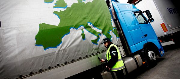 n the photo taken Thursday Jan. 20, 2011 a Bulgarian border policeman checks the levels of oxygen in the truck to show if there are illegally transported inside, at the Kapitan Andreevo border crossing point between Bulgaria and Turkey. n the photo taken Thursday Jan. 20, 2011 a Bulgarian border policeman checks the levels of oxygen in the truck to show if there are illegally transported inside, at the Kapitan Andreevo border crossing point between Bulgaria and Turkey. - Sputnik International