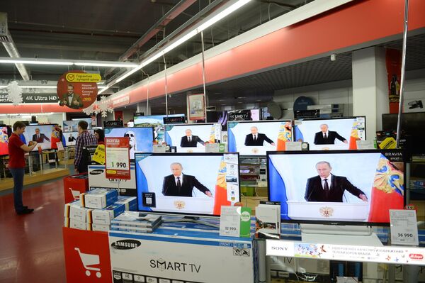 The live broadcast of Russian President Vladimir Putin's Presidential Address to the Federal Assembly at an M.Video electronics store in Moscow The live broadcast of Russian President Vladimir Putin's Presidential Address to the Federal Assembly at an M.Video electronics store in Moscow - Sputnik International
