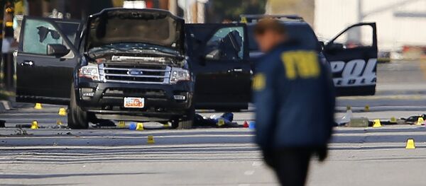 FBI and police continue their investigation around the area of the SUV vehicle where two suspects were shot by police following a mass shooting in San Bernardino, California December 3, 2015 FBI and police continue their investigation around the area of the SUV vehicle where two suspects were shot by police following a mass shooting in San Bernardino, California December 3, 2015 - Sputnik International