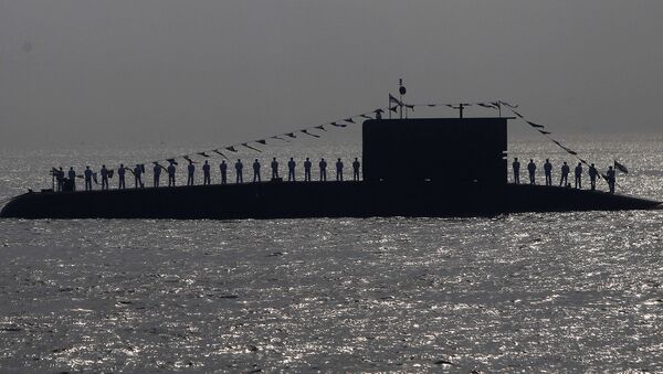 Indian Navy personnel stand on a submarine during the Presidents Fleet Review (PFR) in the Arabian Sea off the coast of Mumbai, India. (File) - Sputnik International