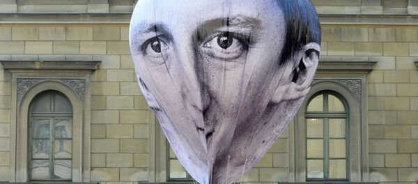 Activists inflate a balloon with face of Britain's Prime Minister David Cameron on June 5, 2015 in Munich, southern Germany. Activists inflate a balloon with face of Britain's Prime Minister David Cameron on June 5, 2015 in Munich, southern Germany. - Sputnik International
