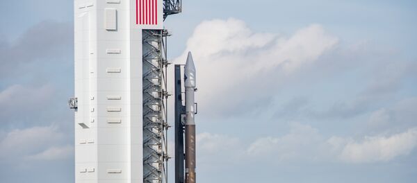 The United Launch Alliance Atlas V rocket with Orbital ATK’s Cygnus spacecraft onboard is seen shortly after Launch Complex 41 Vertical Integration Facility on December 2, 2015 - Sputnik International