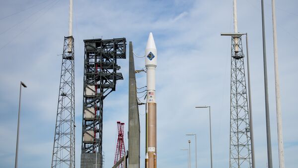 The United Launch Alliance Atlas V rocket with Orbital ATK’s Cygnus spacecraft onboard is seen shortly after arriving at Space Launch Complex 41 on December 2, 2015 - Sputnik International