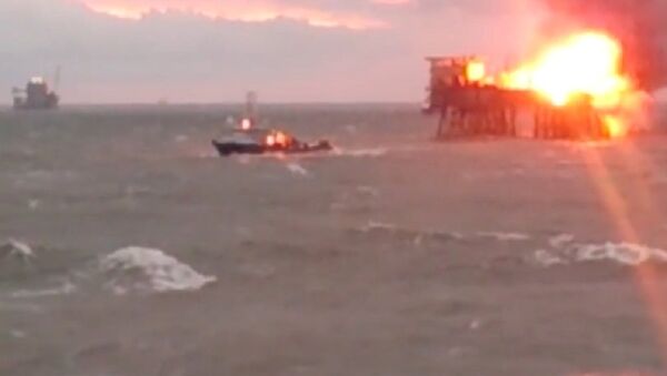 At least 19 people were evacuated from a burning platform in an oil and gas field in the Caspian Sea, the State Oil Company of Azerbaijan Republic (SOCAR) said on Saturday - Sputnik International
