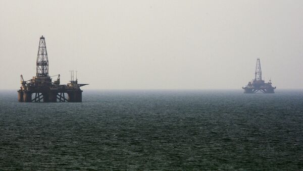 Oil rigs in the Caspian Sea - Sputnik International