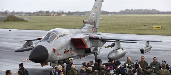 Journalists stand in front of a Tornado aircraft of the Tactical Air Force Wing 51 'Immelmann' during a presentation at German army Bundeswehr airbase in Jagel near the German-Danish border, December 4, 2015 - Sputnik International