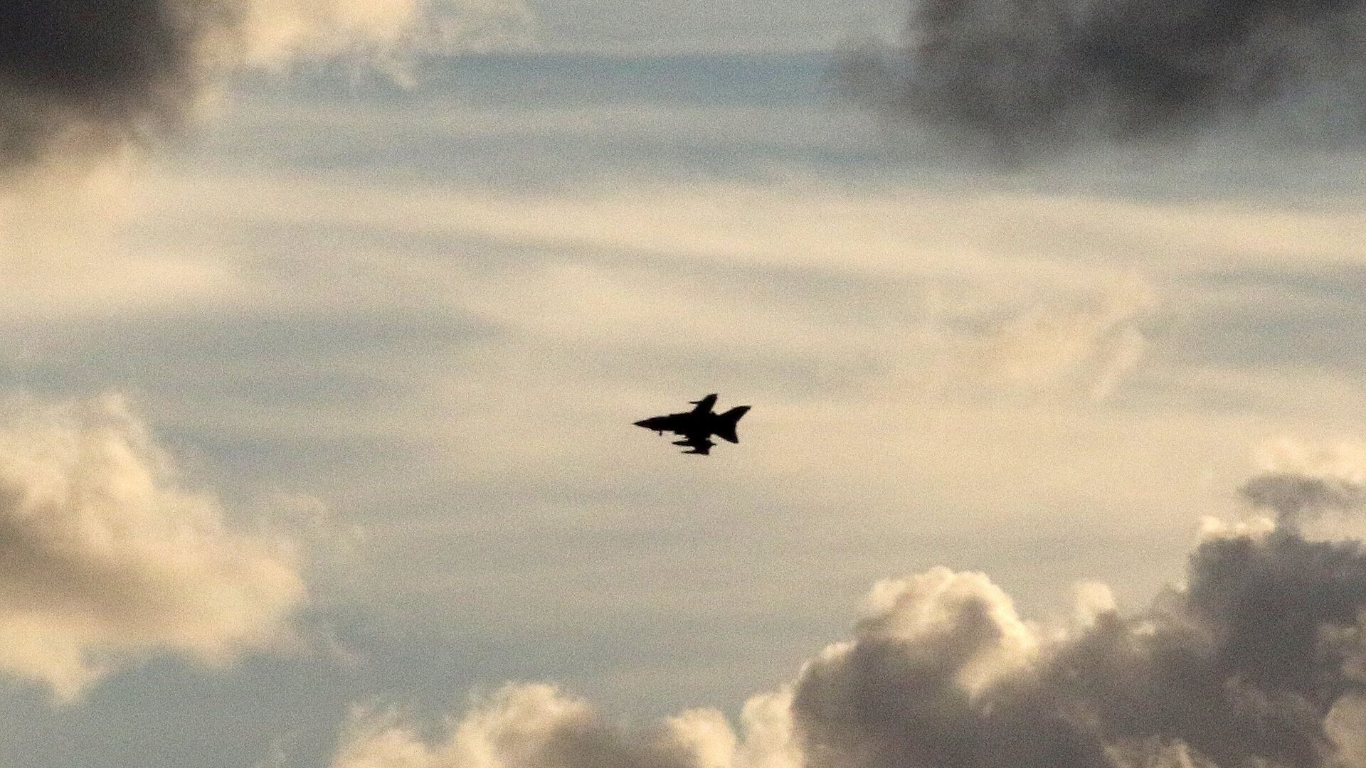 A British Tornado jet flies above RAF Akrotiri, a peninsula on the southern coast of Cyprus where Britain retains a military air base, Cyprus December 2, 2015 - Sputnik International, 1920, 29.01.2022
