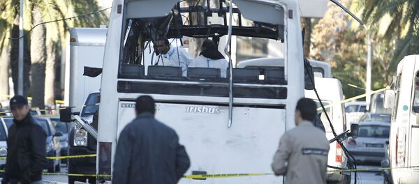Tunisian forensics police inspect a Tunisian presidential guard bus at the scene of a suicide bomb attack in Tunis, Tunisia Tunisian forensics police inspect a Tunisian presidential guard bus at the scene of a suicide bomb attack in Tunis, Tunisia - Sputnik International