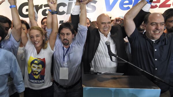 (L to R) The wife of jailed Venezuelan opposition leader Leopoldo Lopez, Lilian Tintori (C) Freddy Guevara, of the Voluntad Popular party, Jesus Torrealba, head of the Democratic Unity Movement (MUD) party and deputy Julio Borges celebrate after knowing the first results of the legislative election, at the MUD headquarters in Caracas, on the early morning December 7, 2015. - Sputnik International