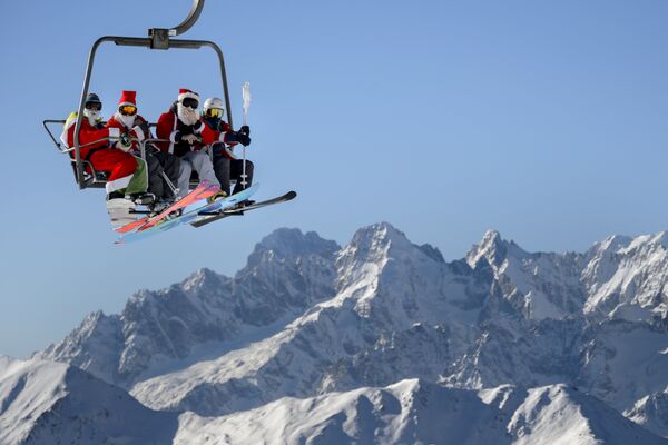 Ho-Ho-Ho! Santas Running All Over the World for Charity - Sputnik International