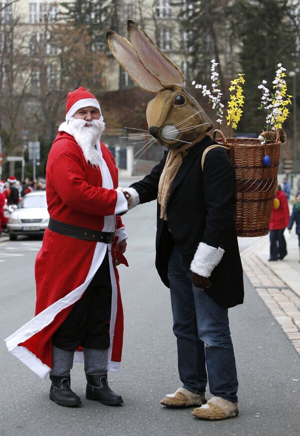 Ho-Ho-Ho! Santas Running All Over the World for Charity - Sputnik International