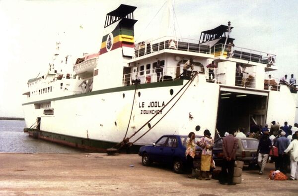 Senegalese ferry MS Joola capsized in a storm off the West African coast on September 26, 2002. It was revealed that 1, 034 passengers had been on board, ven though some sources say that the number was close to 2000. Only 64 are known to have survived. The exact number of casualties from the disaster is unknown because many people did not have tickets. - Sputnik International