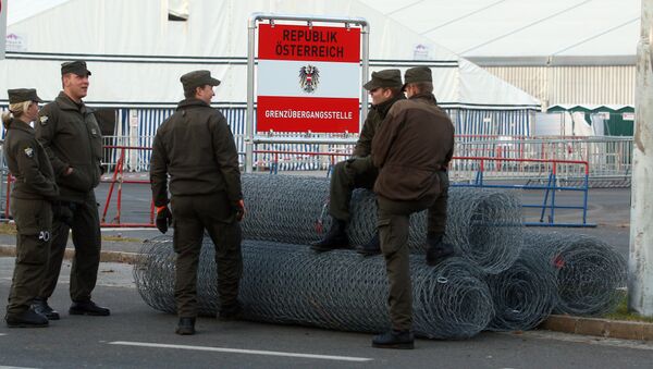Austrian soldiers stand next to rolls of fence at the border between Slovenian and Austria in Spielfeld, Austria - Sputnik International