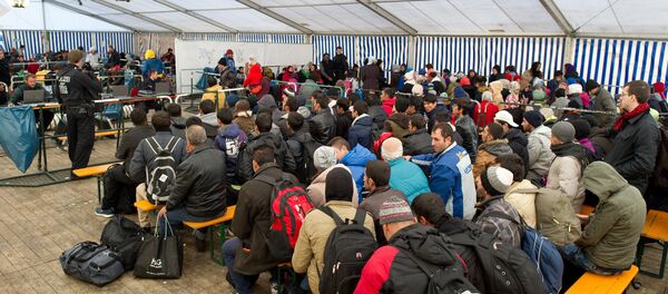 Refugees wait to be registered in a service tent at the train station in the Bavarian city of Passau, southern Germany, Monday, Nov. 2, 2015. - Sputnik International