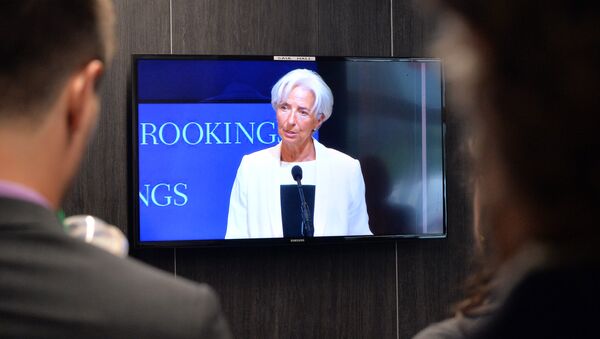 Journalists look at a live feed outside the room where the International Monetary Fund Managing Director Christine Lagarde speaks at Brookings Institute in Washington, DC on July 8, 2015. - Sputnik International